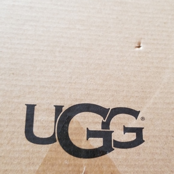 🖤New Ugg boots with attached fur🖤 - Picture 7 of 7